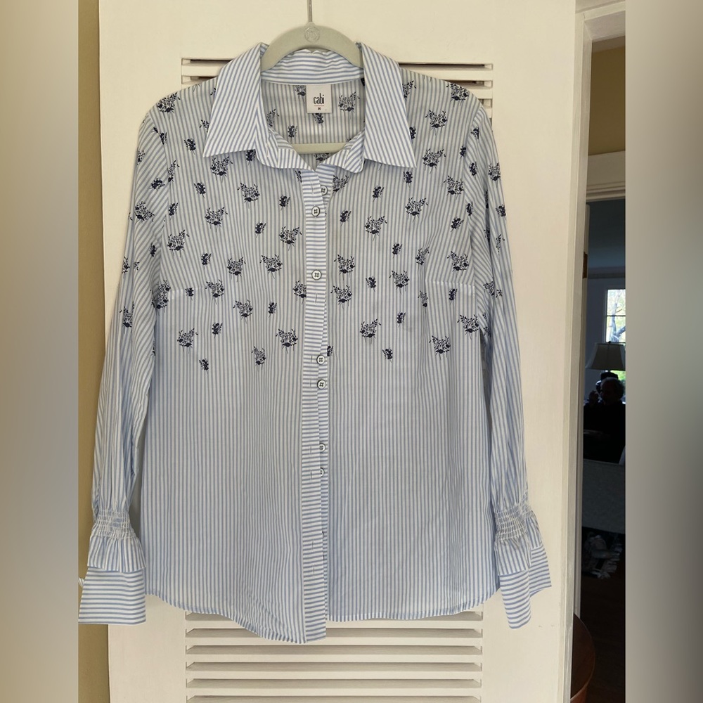 Cabi blouse sz med never worn great condition